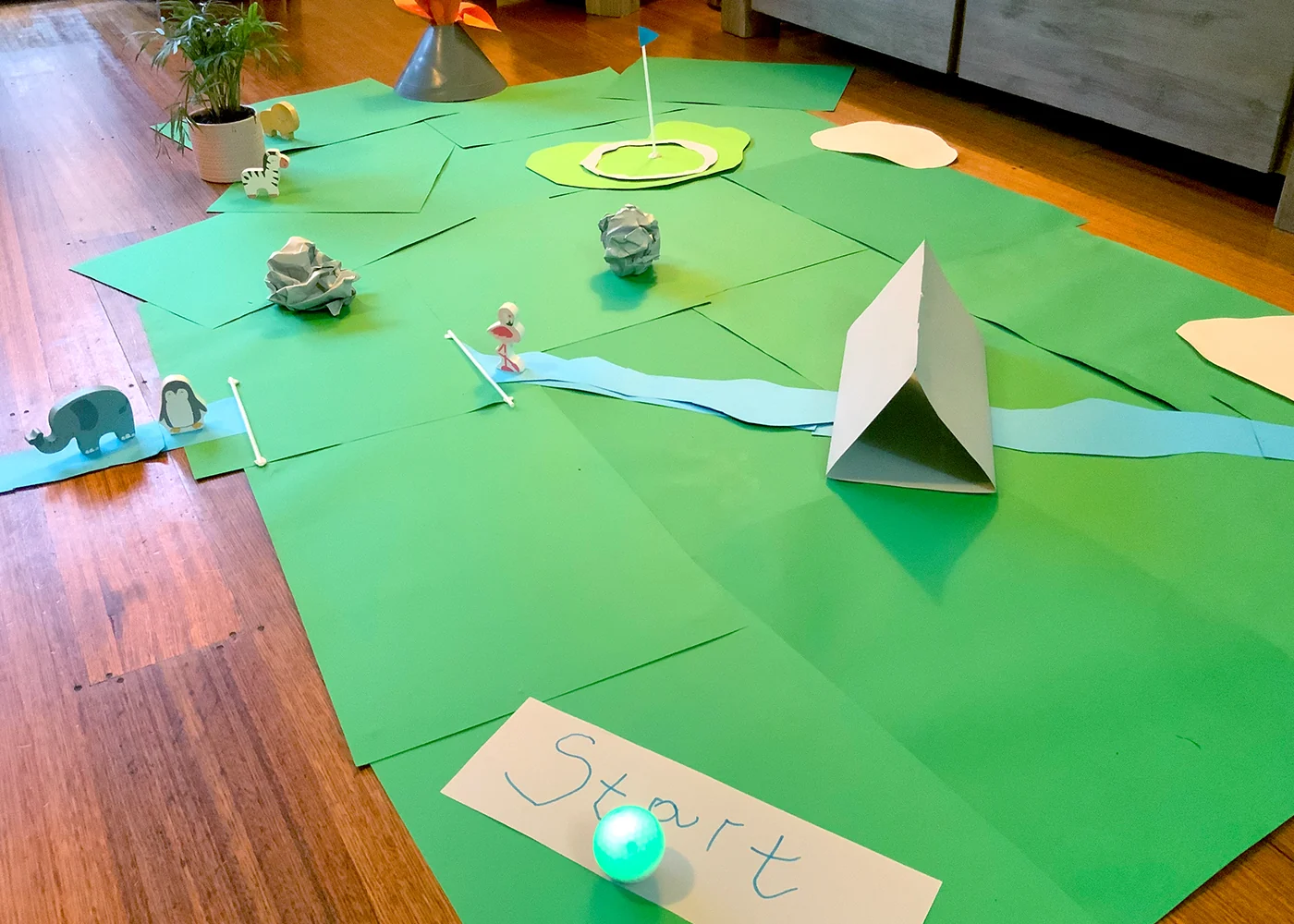 Mini Robot Ball: Golf Theme - Image 4